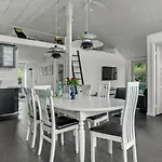 Beautiful In With Kitchen Nyaraló